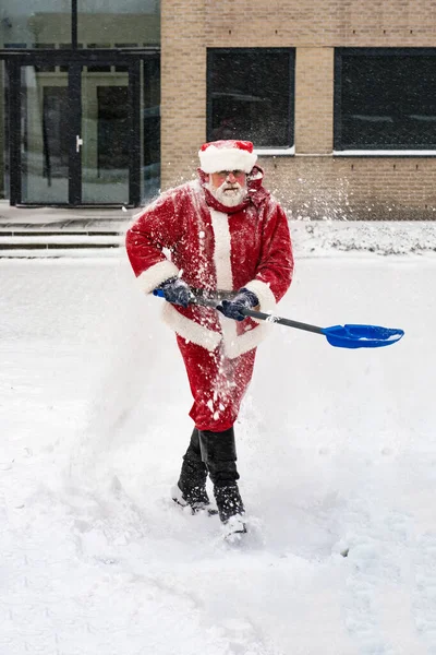 Tempo Frio Nevado Fora Estranho Papai Noel Coberto Neve Terno — Fotografia de Stock