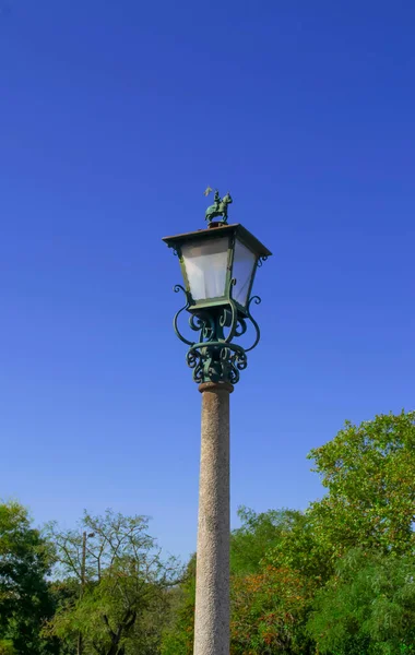 Lámpara Calle Medieval Sobre Fondo Azul —  Fotos de Stock
