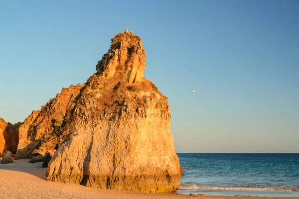 Rocha Nos Raios Sol Poente — Fotografia de Stock