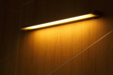 Neon tüpü sarı ışık