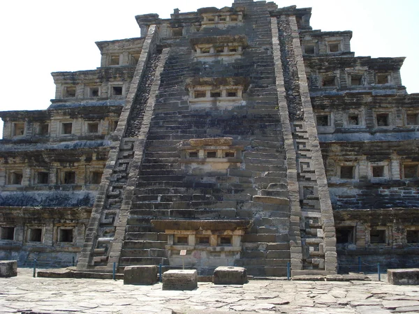 Piramide delle nicchie nel sito archeologico di Tajin, Messico — Foto Stock