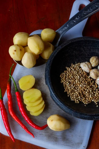 Fotoğraf Acı Biber Patates Şeklinde Malzemelerin Fotoğrafı — Stok fotoğraf