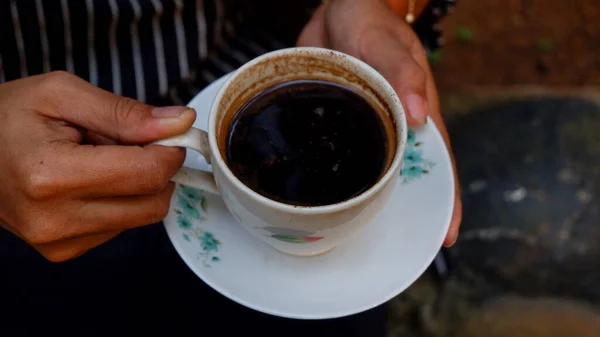 Une Tasse Café Noir Dans Une Tasse Céramique Blanche Ivoire — Photo