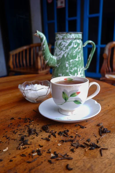 木製のテーブルの上にお茶やコーヒーの写真 食品や飲み物の写真を必要とする人のための完璧な — ストック写真