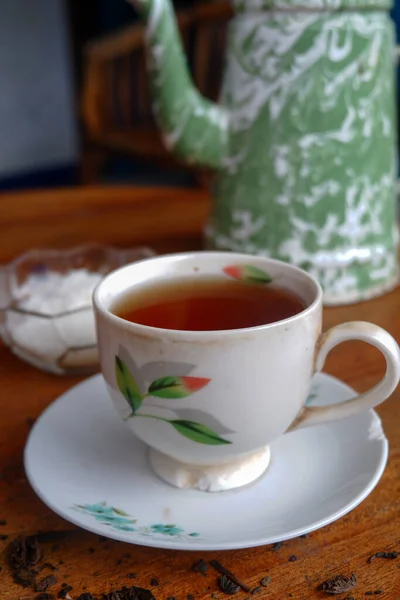 木製のテーブルの上にお茶やコーヒーの写真 食品や飲み物の写真を必要とする人のための完璧な — ストック写真