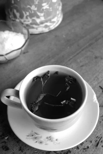 茶和咖啡在木制桌子上的照片 非常适合那些需要食物和饮料照片的人 — 图库照片