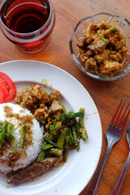 Heavy food photos include rice, peanuts, meat and tea