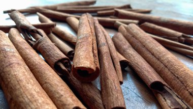 Photos of authentic Indonesian spices such as cinnamon, anise, cumin and nutmeg