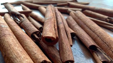 Photos of authentic Indonesian spices such as cinnamon, anise, cumin and nutmeg