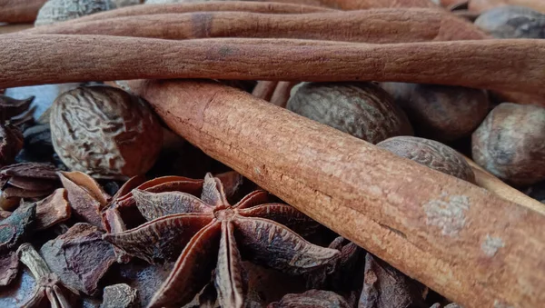 Photos Authentic Indonesian Spices Cinnamon Anise Cumin Nutmeg — Fotografia de Stock