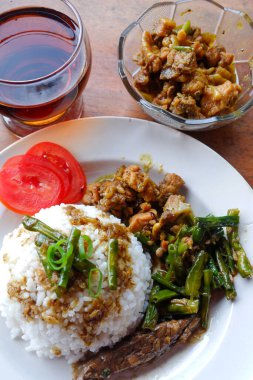 Heavy food photos include rice, peanuts, meat and tea