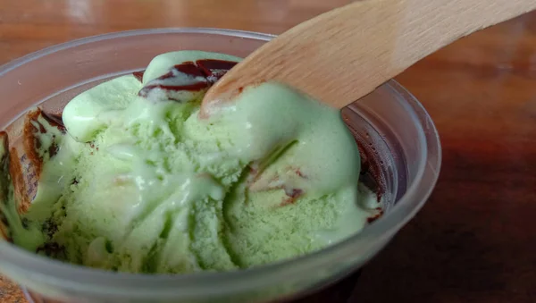 Photo Est Une Photo Crème Glacée Avocat Dans Une Tasse — Photo