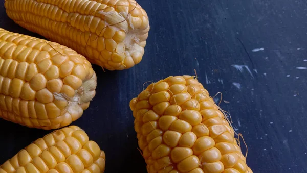 Photo Young Sweet Corn Yellow Black Background Taken Close Wadaslintang — Stockfoto