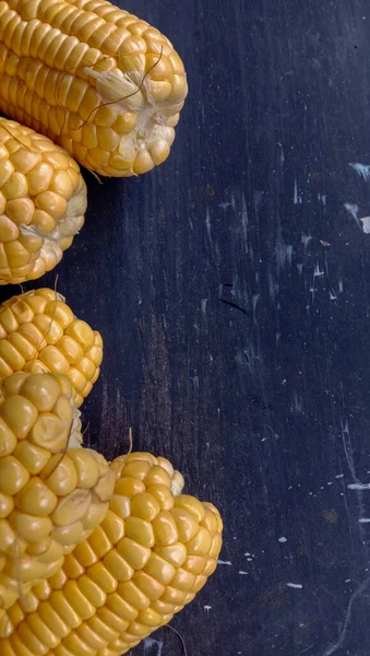 Photo Young Sweet Corn Yellow Black Background Taken Close Wadaslintang — Foto de Stock