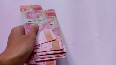 100 bin rupi, Endonezya 'nın devlet para birimi, 23 Mart 2021