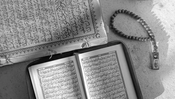 Photo Koran Prayer Beads Which Symbols Islam — Stock Photo, Image