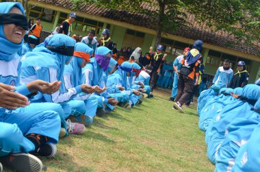 3 Mayıs 2017, Wadaslintang, Wonosobo, Endonezya, Kızıl Haç 'ın çocukları bir etkinlik yapıyorlardı, balonlarla oynuyorlardı ve o anda çok mutlu görünüyorlardı..