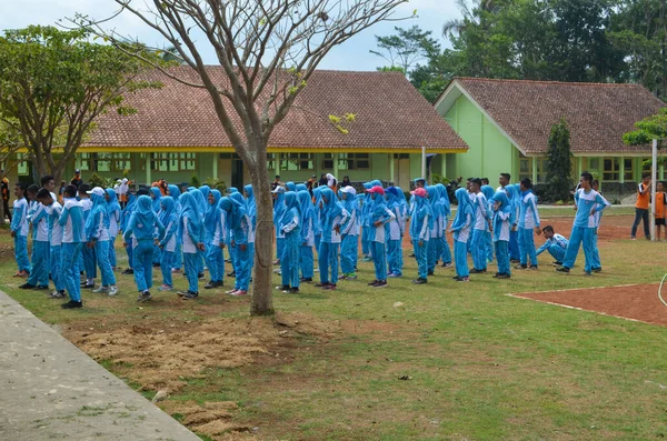 Photo Vocational High School Children Wearing Sports Clothes Doing Sports — Stock Photo, Image