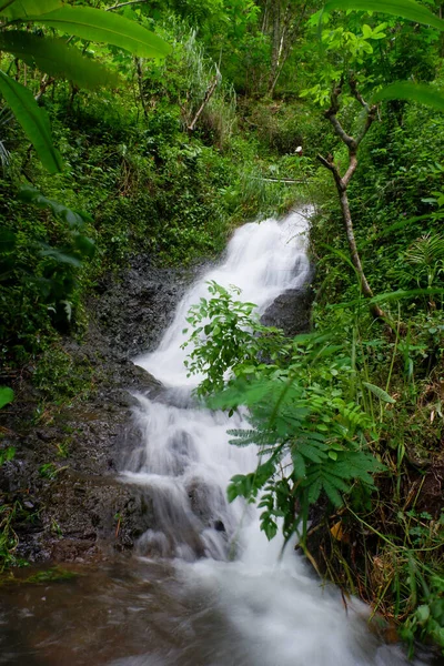 Foto Desfoque Cachoeira Que Não Muito Pesado — Fotografia de Stock