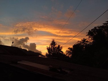 Bir köyde gün batımının fotoğrafı, doğa fotoğrafı.