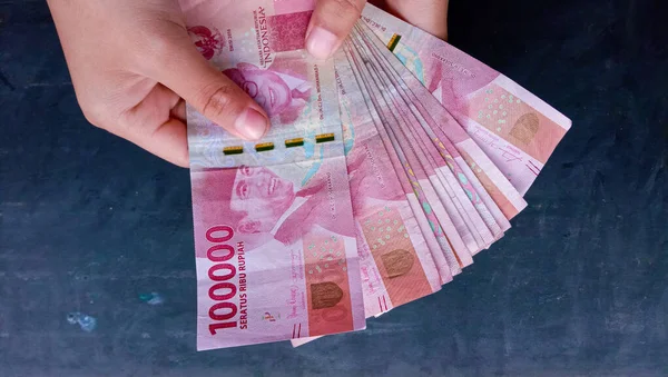 Foto Der Roten 100 000 Währung Der Indonesischen Staatswährung — Stockfoto