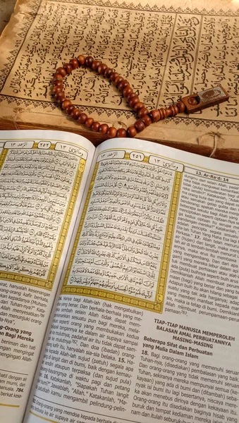 photos of the Quran and prayer beads, these photos are perfect for those of you who have blogs or content about Islam