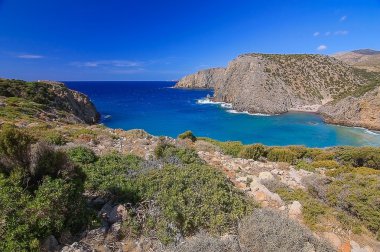 Deniz Manzaralı Cala Domestica, Sardunya, İtalya.