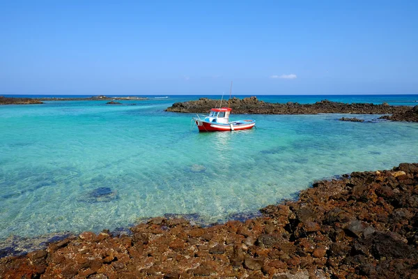 Ada Lobos, İspanya bir teknede bir lagün içinde.
