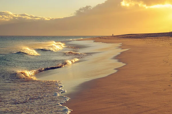 Пляж Морро Хибл на Фуэртевентуре на закате . — стоковое фото