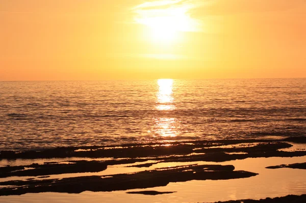 Puesta de sol en el mar en Turquía . — Foto de Stock