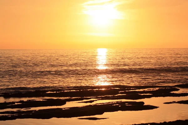 Puesta de sol en el mar en Turquía . — Foto de Stock