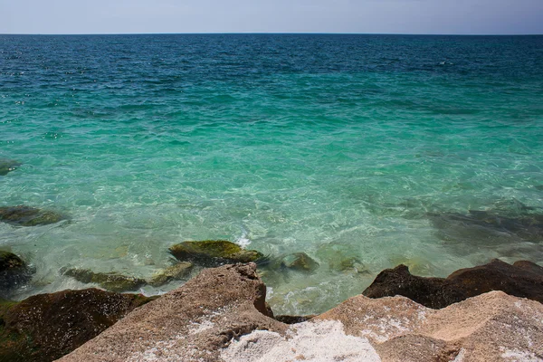 Вид на море в Is Arutas, Сардиния . — стоковое фото