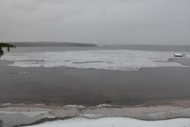 Kasım ayında Kanada 'da göl dondu