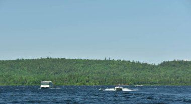 Yazın deniz manzarası çok güzel.