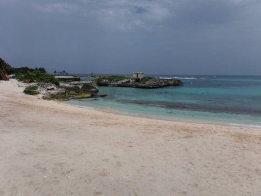 Tropikal kumsalın güzel manzarası