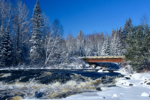 Rio Frio Nos Invernos Canadenses Quebec — Fotografia de Stock