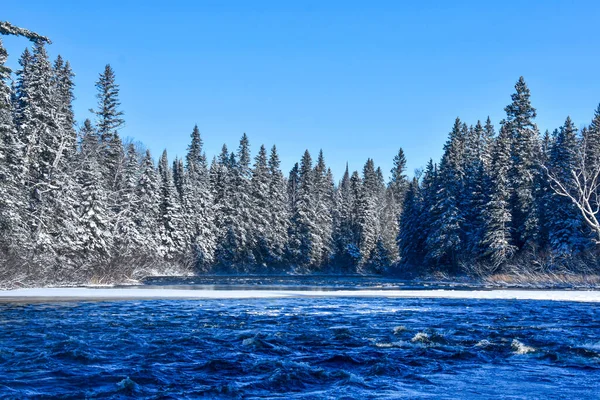 Schöne Aussicht Auf Verschneite Winterlandschaft — Stockfoto