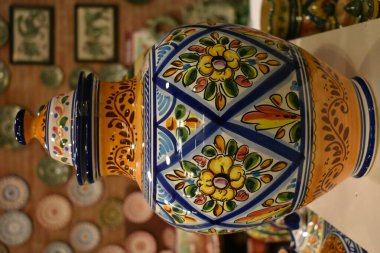 Geleneksel renkli seramik, yakın görüş