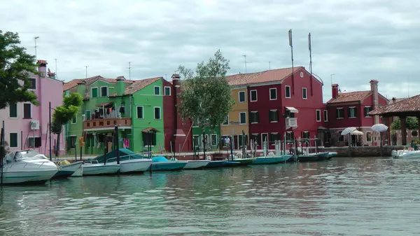 Bonita Vista Del Pequeño Canal Burano Italia Cerca Venecia — Foto de Stock