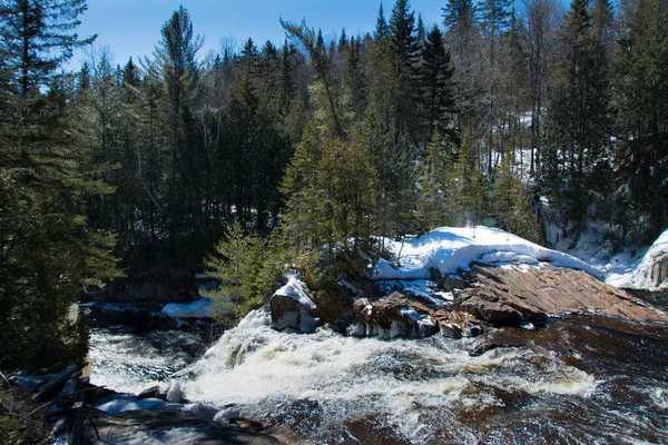 Rio Frio Nos Invernos Canadenses Quebec — Fotografia de Stock