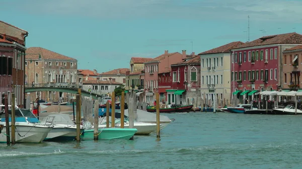 イタリアのムラーノ島の運河の眺め — ストック写真