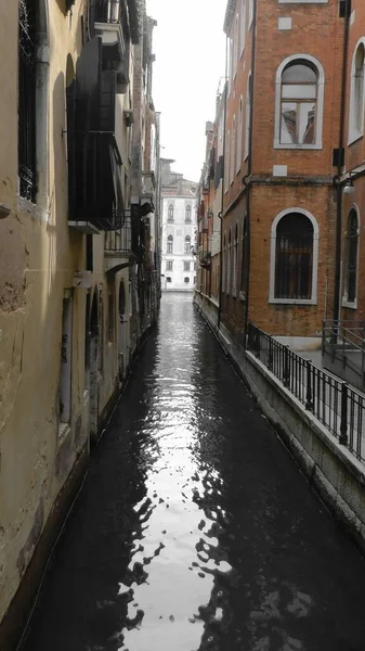 Canal Estreito Veneza Italia — Fotografia de Stock