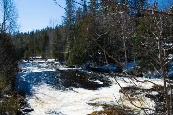 Rio Frio Nos Invernos Canadenses Quebec — Fotografia de Stock