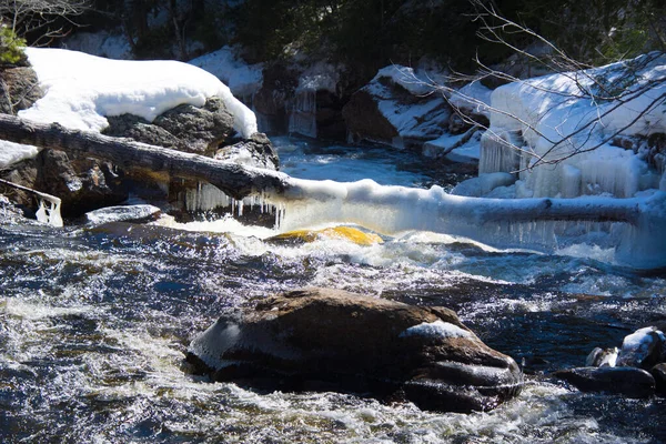 Rio Frio Nos Invernos Canadenses Quebec — Fotografia de Stock