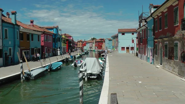 Bonita Vista Del Pequeño Canal Burano Italia Cerca Venecia — Foto de Stock