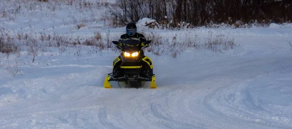 Snöskoter Den Kanadensiska Vintern — Stockfoto