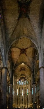 Sant Pau, Barselona Kilisesi 'nin vitray pencereleri.