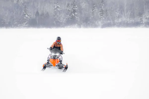 Snowmobile Campo Coberto Neve Inverno — Fotografia de Stock