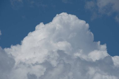 Beyaz bulutlu güzel gökyüzü