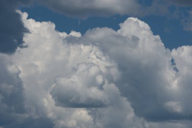 Beyaz bulutlu güzel gökyüzü